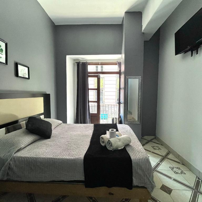 WHOST Hotel y Hostal - Double Room with Balcony - 4