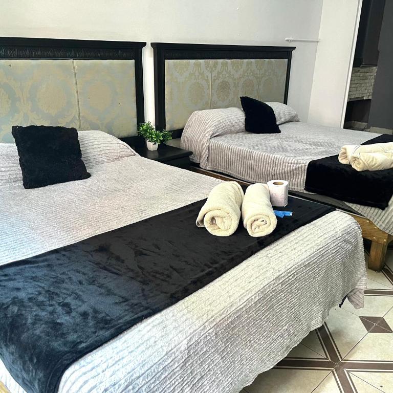 WHOST Hotel y Hostal - Quadruple Room with Balcony - 8