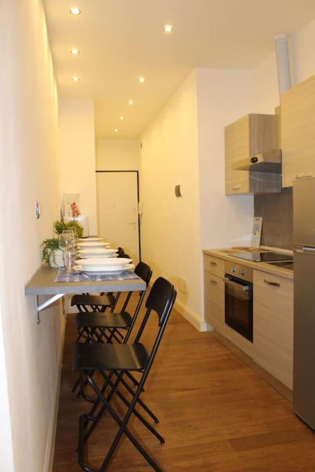 Art Apartment Stazione B - Appartamento con 2 Camere da Letto - 8
