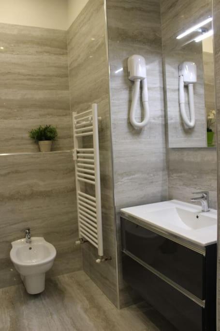 Art Apartment Stazione B - Appartamento con 2 Camere da Letto - 14