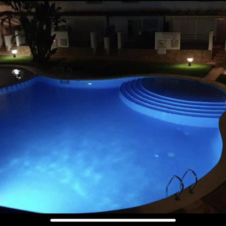 ENCANTADORA CASA CON PISCINA A 5 MIN PLAYA WIFI - Casa de 2 dormitorios - 28