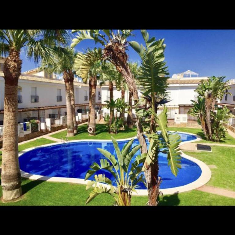 ENCANTADORA CASA CON PISCINA A 5 MIN PLAYA WIFI - Casa de 2 dormitorios - 30
