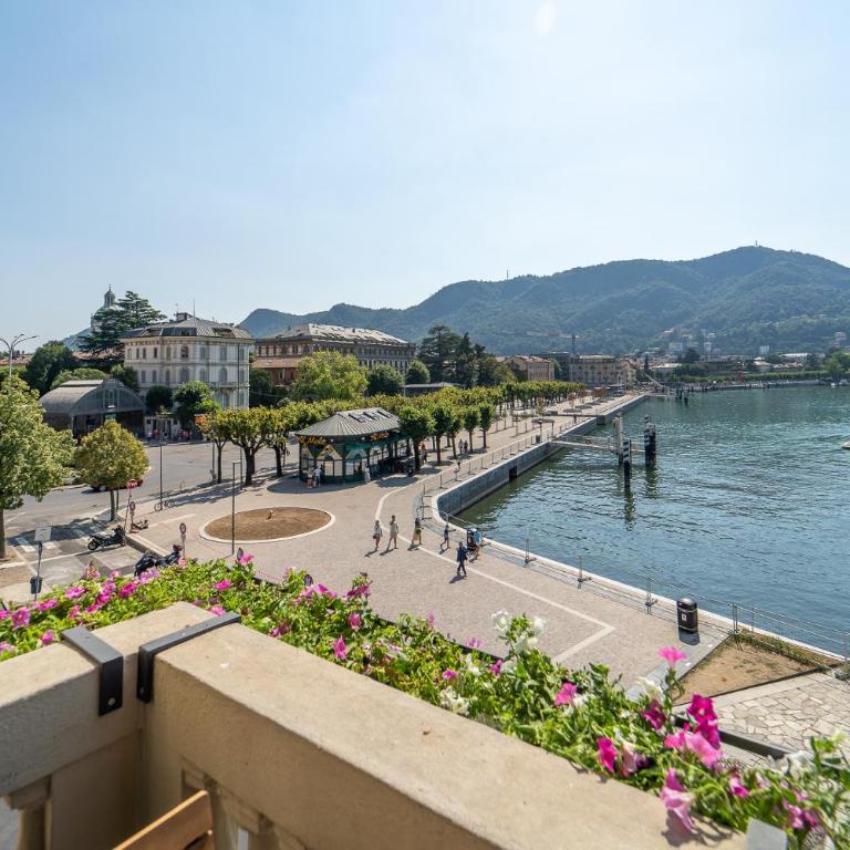 Appartamento esclusivo fronte lago, in centro a Como con garage - Appartamento con 2 Camere da Letto - 55