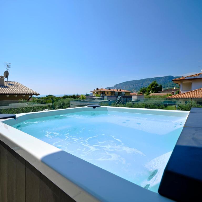 ApartmentsGarda - Aurora Deluxe - Appartamento con 1 Camera da Letto e Vasca Idromassaggio - 25