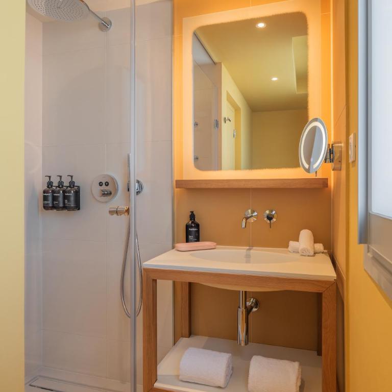 Canopy by Hilton Cannes - Chambre Lit King-Size Deluxe - Vue sur Mer - 11