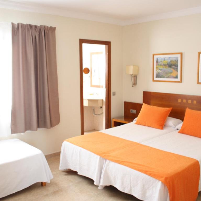 Hotel Pujol - Habitación Doble con cama supletoria - 4