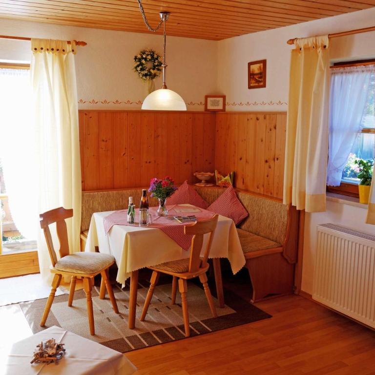 Ferienwohnungen mit Bergblick - Apartment mit 1 Schlafzimmer und Balkon - 3