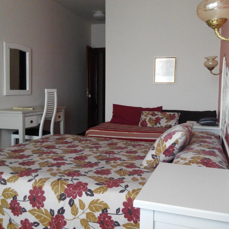 Hotel Amandi - Doppelzimmer mit Zustellbett - 4