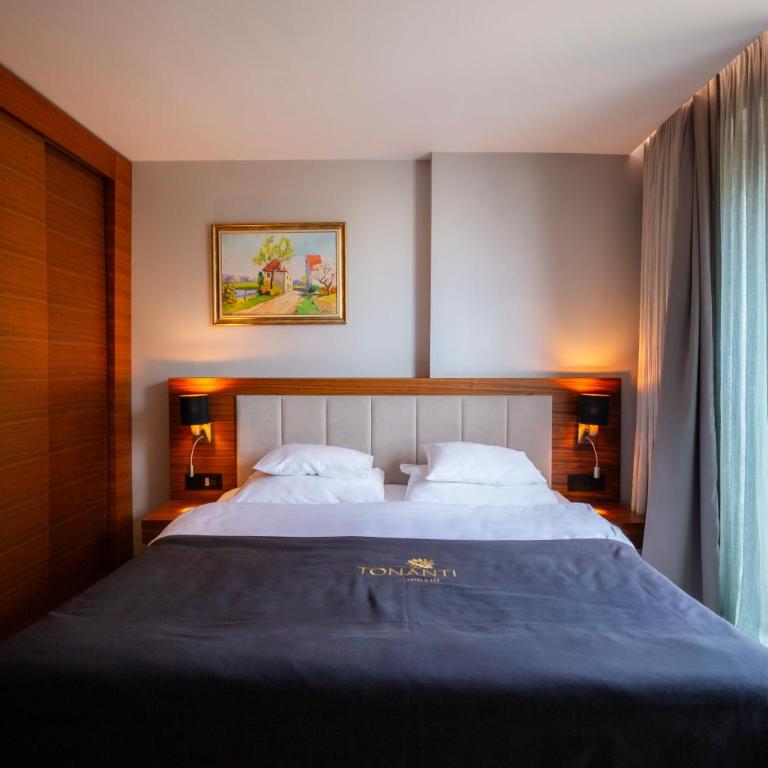 Hotel Tonanti - Standardna Dvokrevetna Soba sa Bračnim Krevetom/Zasebnim Krevetima i Balkonom - 8