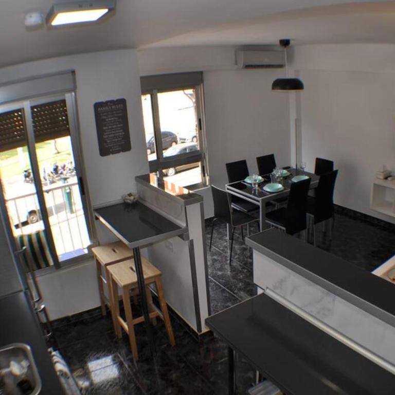 Spacious, 2 BR/2 BA, 3 Min walk to the beach - Two-Bedroom Apartment - 4