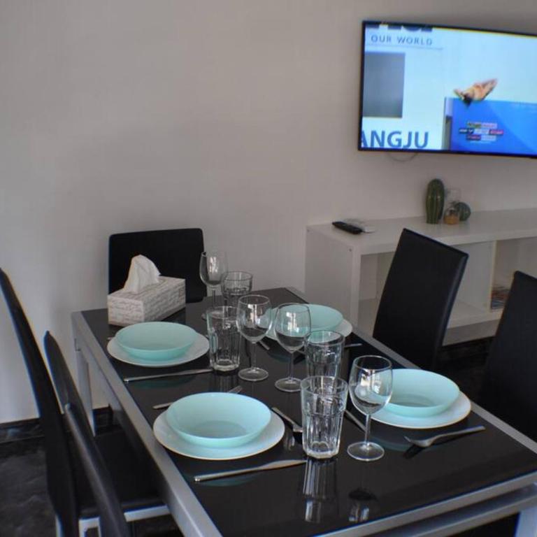 Spacious, 2 BR/2 BA, 3 Min walk to the beach - Two-Bedroom Apartment - 6
