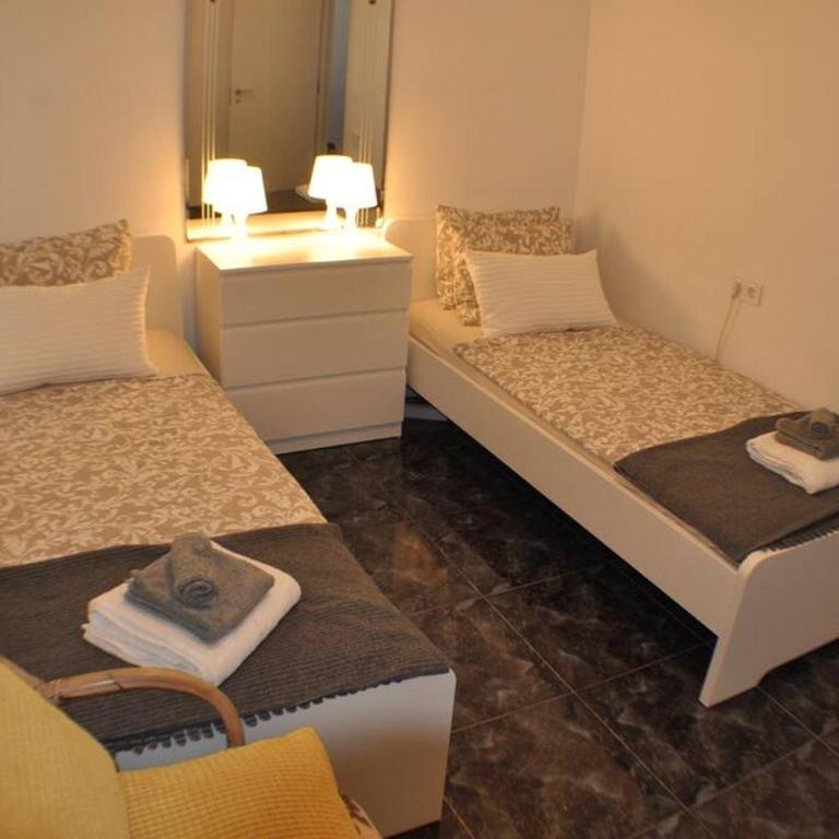 Spacious, 2 BR/2 BA, 3 Min walk to the beach - Two-Bedroom Apartment - 27