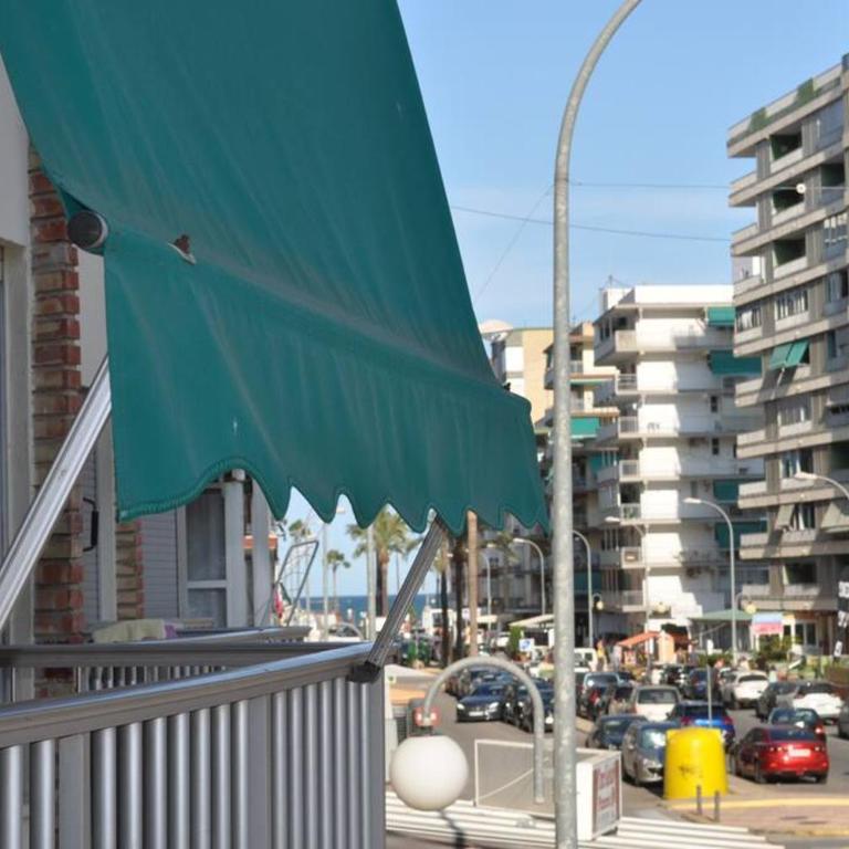 Spacious, 2 BR/2 BA, 3 Min walk to the beach - Two-Bedroom Apartment - 40
