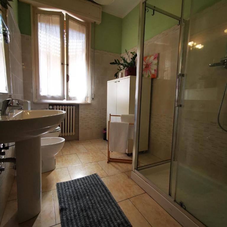 B&B Ospedale Maggiore Parma affittacamere - Camera King con Balcone e Bagno in Comune - 11