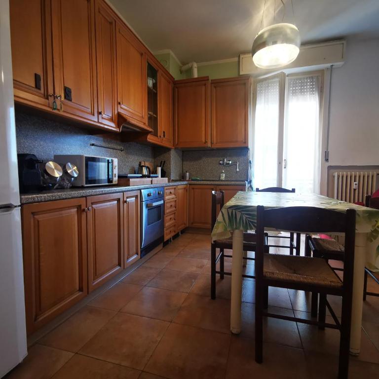 B&B Ospedale Maggiore Parma affittacamere - Camera King con Balcone e Bagno in Comune - 20