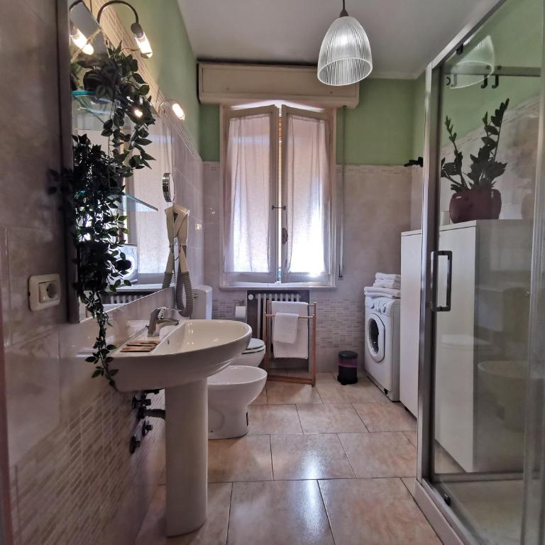 B&B Ospedale Maggiore Parma affittacamere - Camera King con Balcone e Bagno in Comune - 21