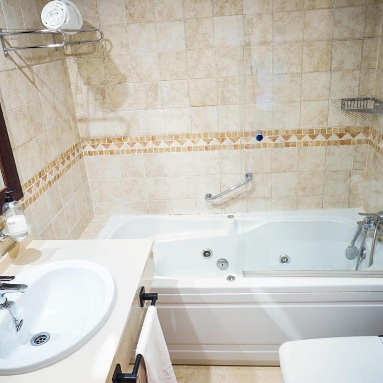 Malibu Mansions Increible apartamento con jacuzzi - Deluxe Apartment - 13