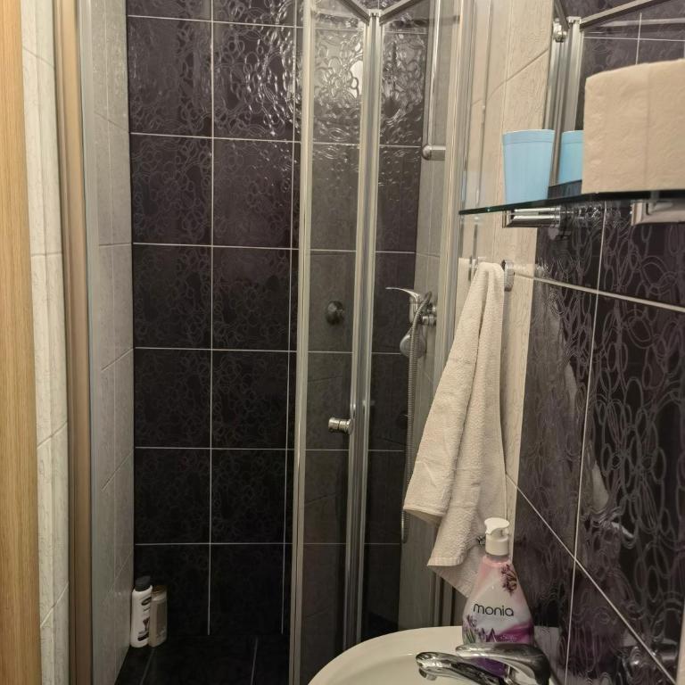 Lovely Home City Center - Triple Room with Private Bathroom - 49