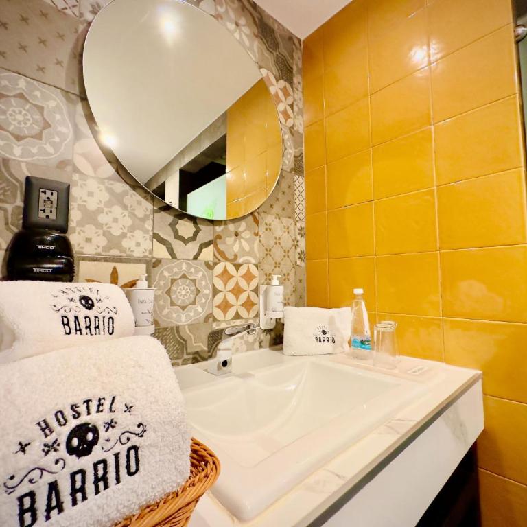 Barrio Downtown Mexico City Hostel - Junior Suite with Terrace - 10