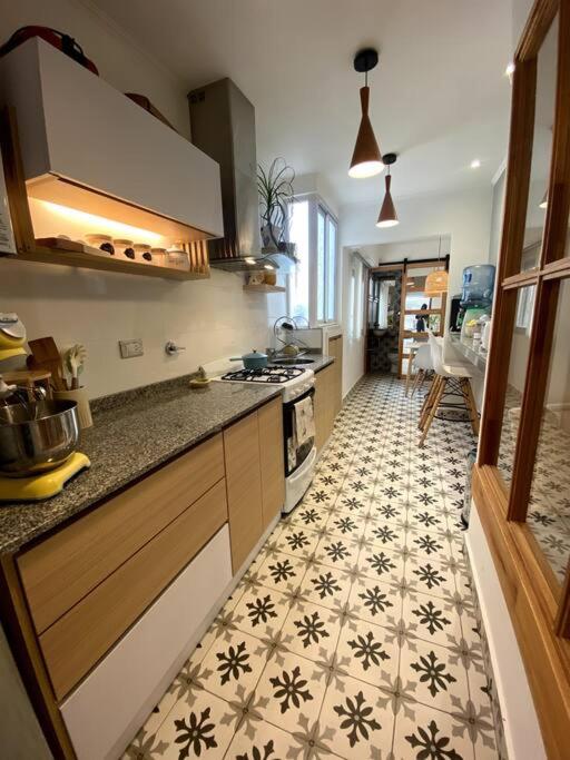 Departamento luminoso 3 amb sobre Av Colón - A 2 cuadras del mar - Apartamento de 2 dormitorios - 3