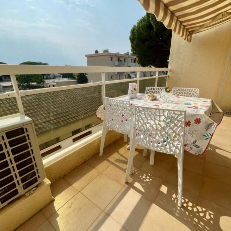 Appartement climatisé 2 pièces cabine, 4 couchages, proche plage et centre, Cavalaire-sur-Mer - FR-1-226B-171 - Appartement - 2