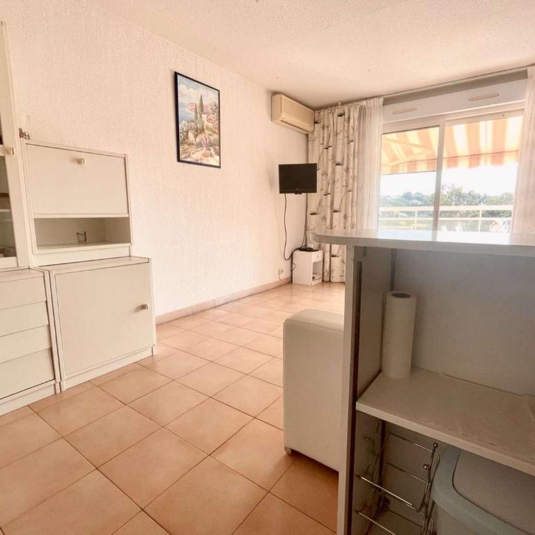 Appartement climatisé 2 pièces cabine, 4 couchages, proche plage et centre, Cavalaire-sur-Mer - FR-1-226B-171 - Appartement - 3