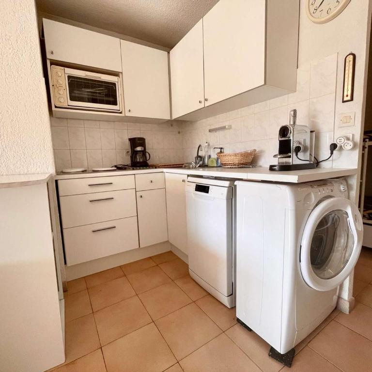 Appartement climatisé 2 pièces cabine, 4 couchages, proche plage et centre, Cavalaire-sur-Mer - FR-1-226B-171 - Appartement - 9