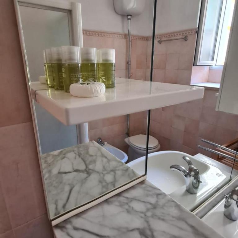 Domus Merulana Bed and Breakfast - Camera Matrimoniale con Bagno in Comune - 7