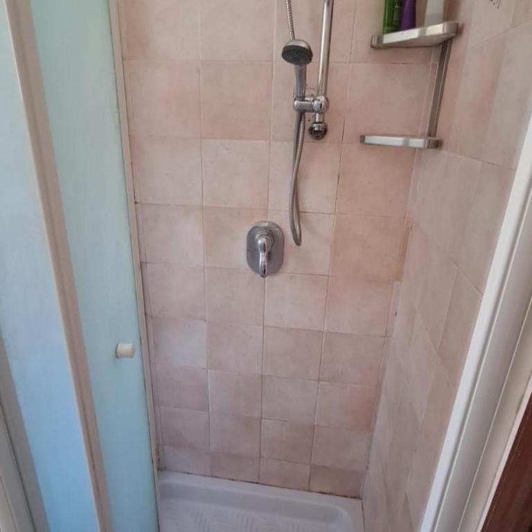 Domus Merulana Bed and Breakfast - Camera Matrimoniale con Bagno in Comune - 9