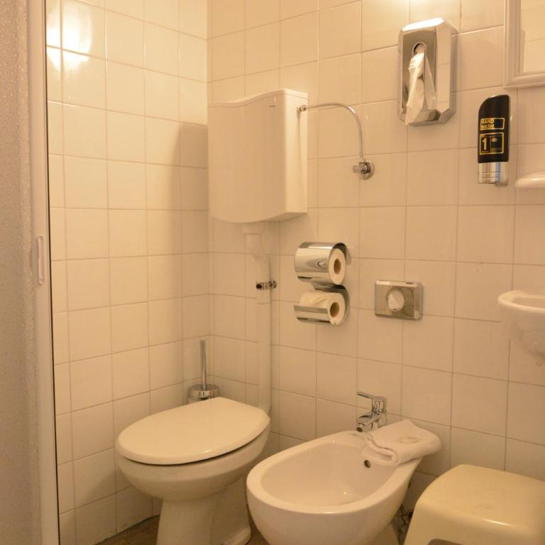 Hotel Primo - Camera Matrimoniale Economy con Letto a Una Piazza e Mezza - 7