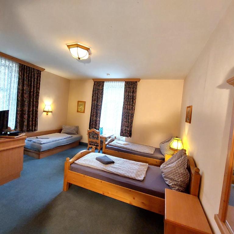 3 Raben - Leoben - Zimmer für Geschäftsreisende, Urlauber, Monteure und Handwerker, Polski Pensjonat Austria - Camera Tripla con Bagno Privato - 5