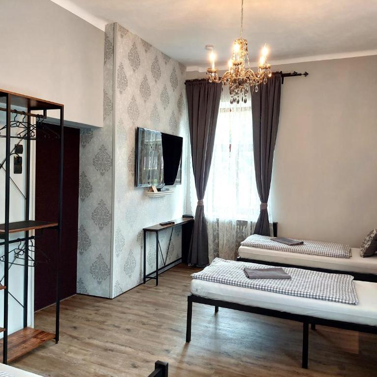 3 Raben - Leoben - Zimmer für Geschäftsreisende, Urlauber, Monteure und Handwerker, Polski Pensjonat Austria - Camera Tripla con Bagno Privato - 7