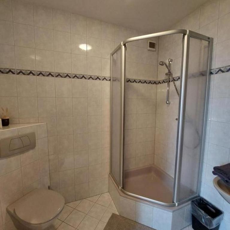 3 Raben - Leoben - Zimmer für Geschäftsreisende, Urlauber, Monteure und Handwerker, Polski Pensjonat Austria - Camera Matrimoniale - 8