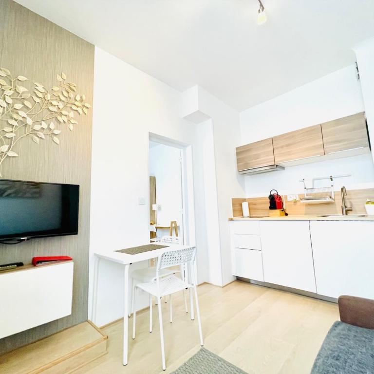 F2 Golden Lounge, Hyper Centre, Parking - Appartement - 2