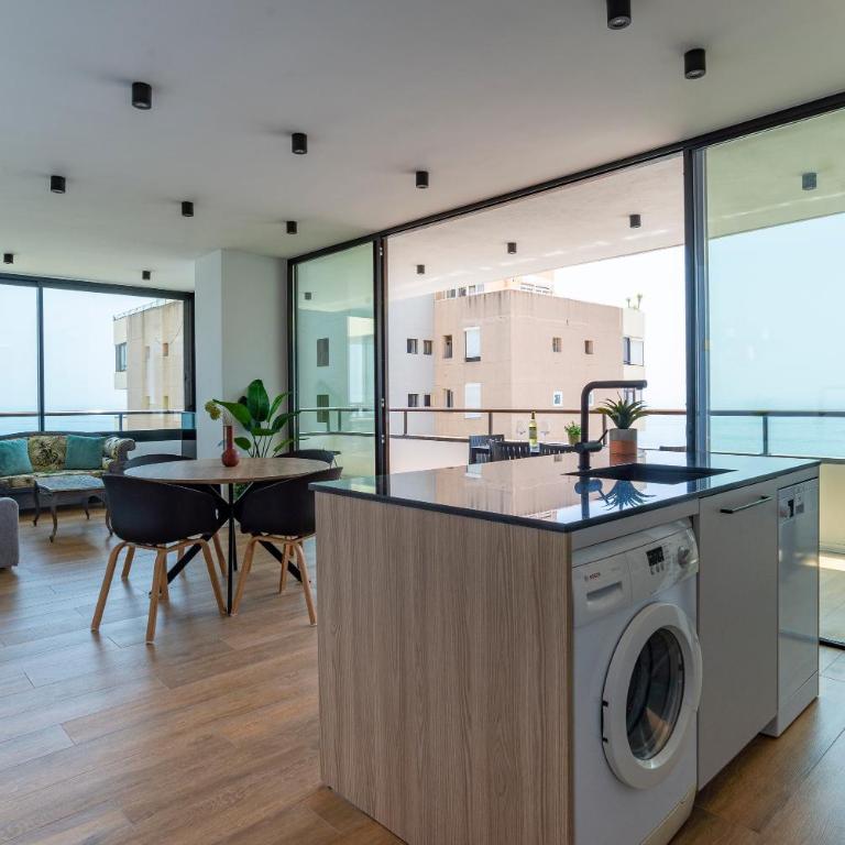 Playamar Waterfront Exclusive Apartment and views Tower 2 Fl 14 - Apartamento - 3