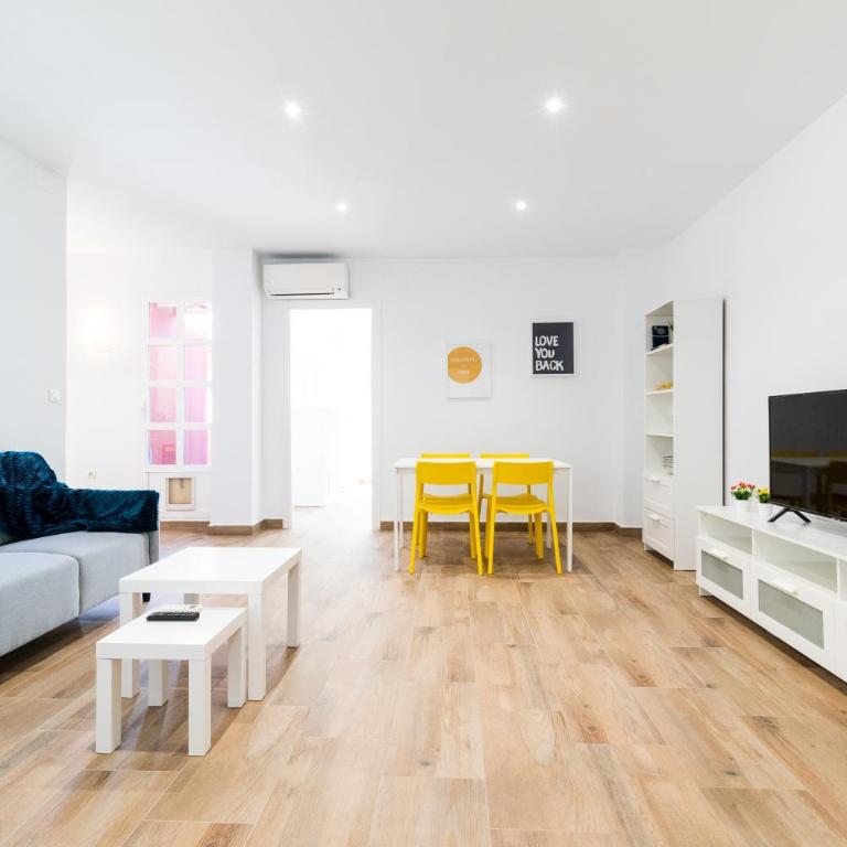San Miguel con terraza, Centro Ciudad - Three-Bedroom Apartment - 1