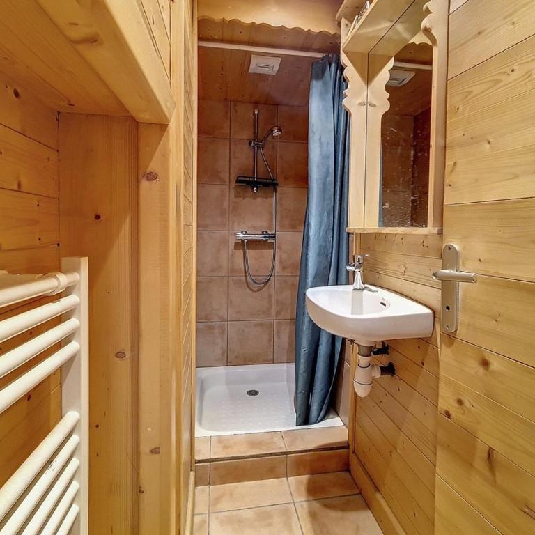 Chalet Méribel : Ski aux pieds, spacieux, lumineux avec cheminée - Chalet 3 Chambres - 12