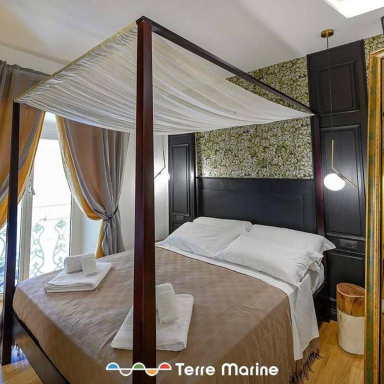 Under Bridge, TerreMarine - One-Bedroom Apartment - 2