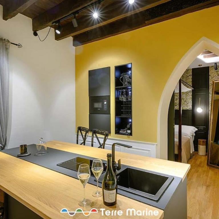 Under Bridge, TerreMarine - One-Bedroom Apartment - 7