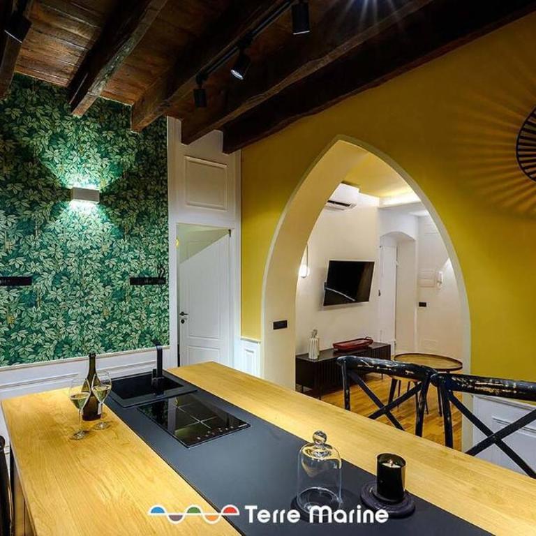 Under Bridge, TerreMarine - One-Bedroom Apartment - 6