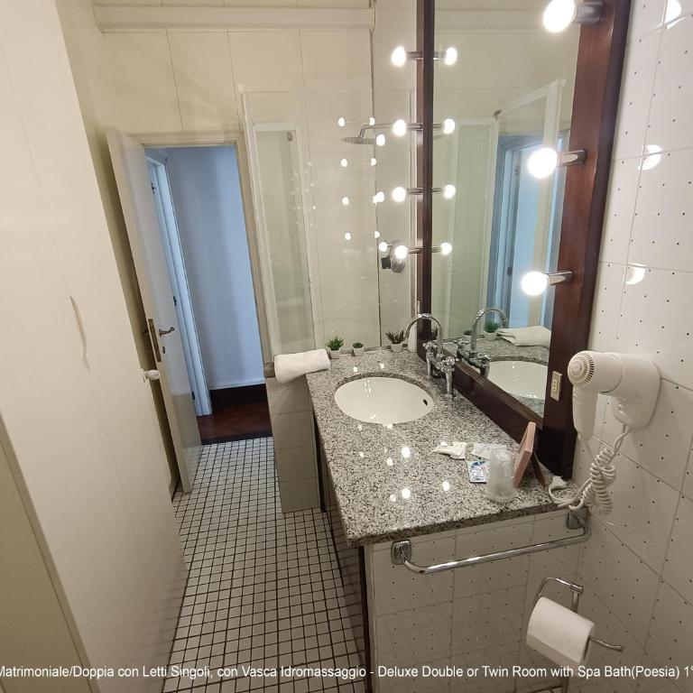 B&B 52cento - Camera Deluxe Matrimoniale/Doppia con Letti Singoli, con Vasca Idromassaggio - 13