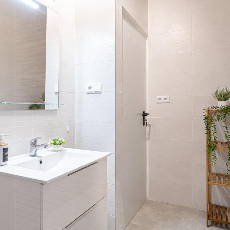Cambrils Beach - 8 min to Beach - AC - WiFi - Terrace - 8 Guests - Casa - 42