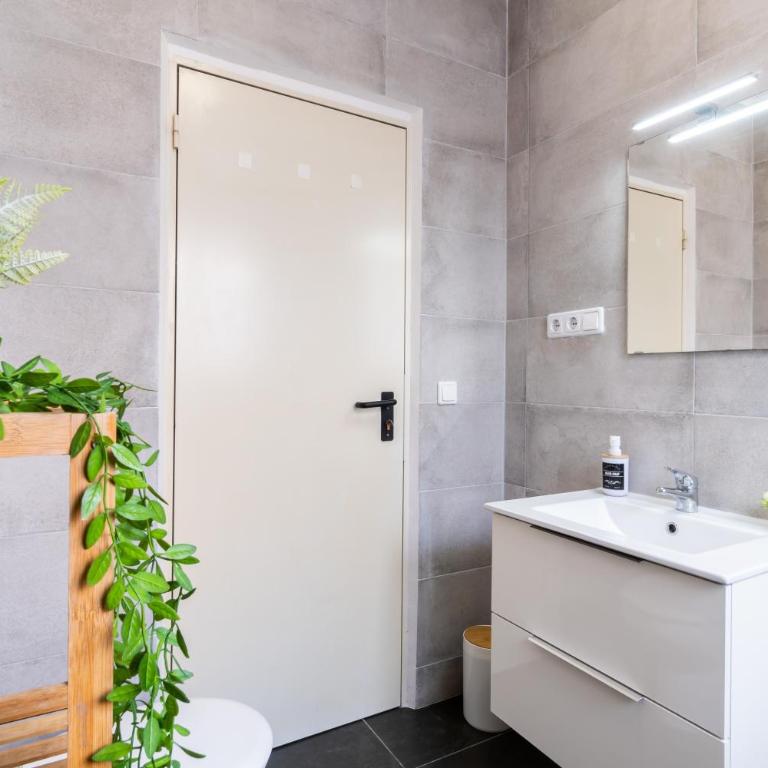 Cambrils Beach - 8 min to Beach - AC - WiFi - Terrace - 8 Guests - Casa - 51