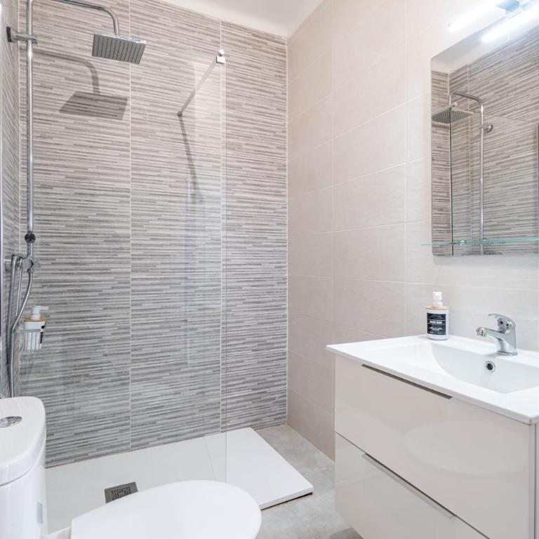 Cambrils Beach - 8 min to Beach - AC - WiFi - Terrace - 8 Guests - Casa - 44