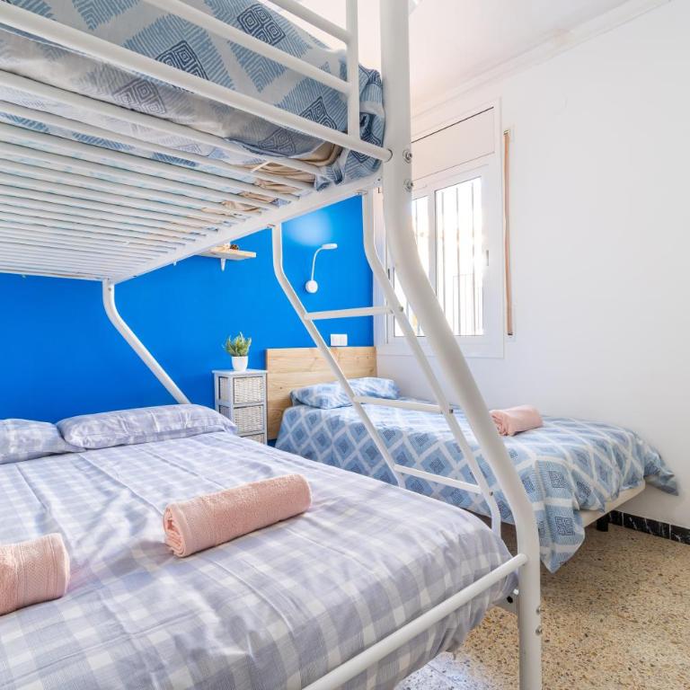 Cambrils Beach - 8 min to Beach - AC - WiFi - Terrace - 8 Guests - Casa - 40