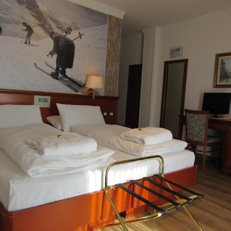 Park Hotel Arnica - Camera Superior Matrimoniale/Doppia con Letti Singoli con Vista Montagna - 3