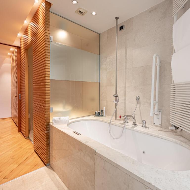 Grand Hotel Terme Di Comano - Superior Doppelzimmer - 5