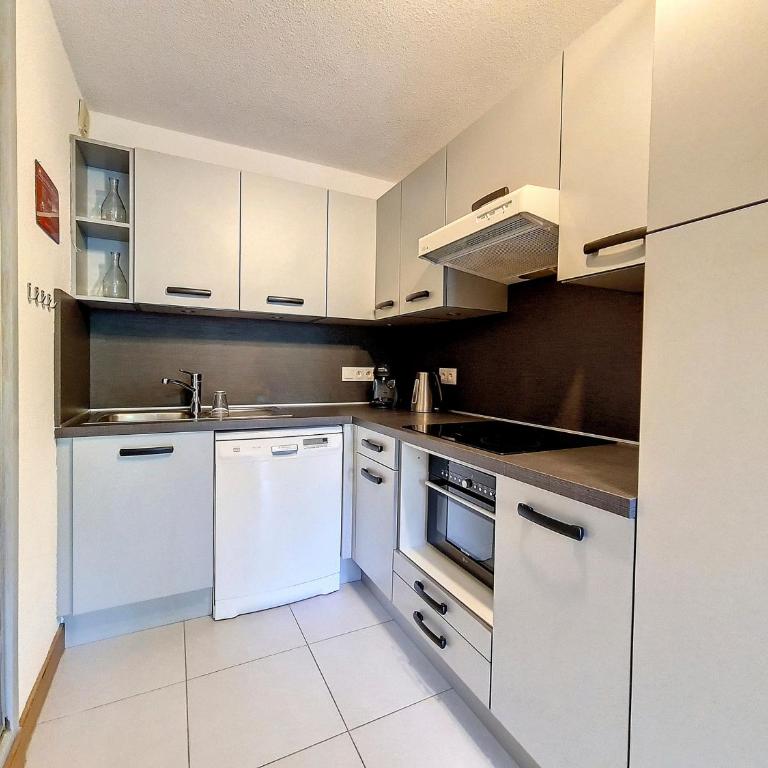 Appartement 3 pièces lumineux proche des pistes avec balcon - FR-1-344-737 - Appartement - 7