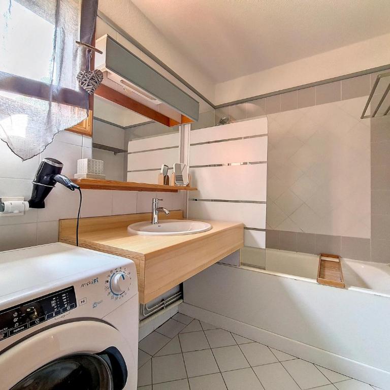 Appartement 3 pièces lumineux proche des pistes avec balcon - FR-1-344-737 - Appartement - 14