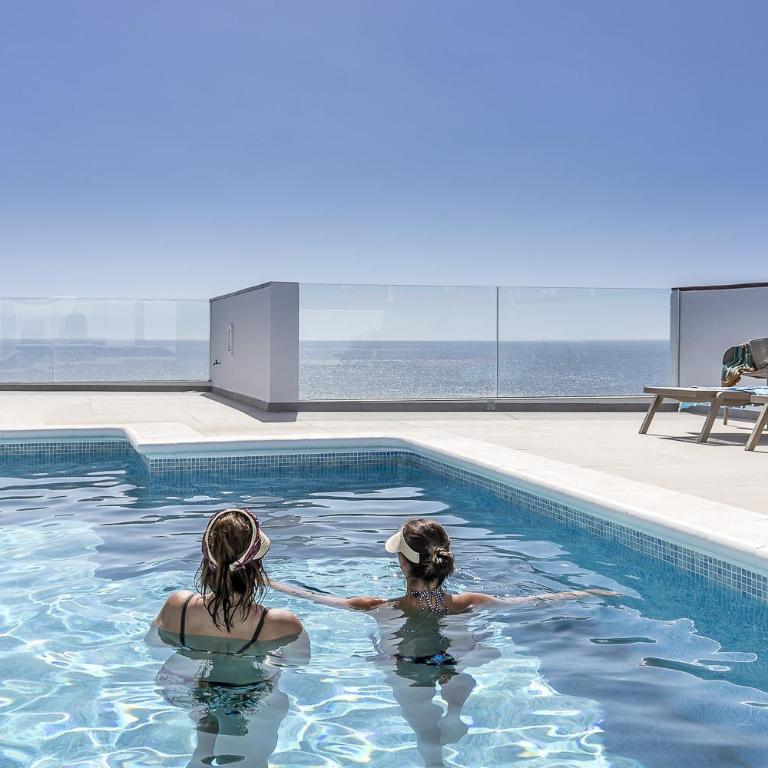 EDEN RENTALS Oceanfront Hideaway - Apartment with Sea View - 3